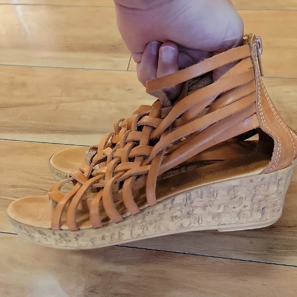 B&B Greek Leather Size 39 Tan Wedge Sandals With Zipper Back Closure